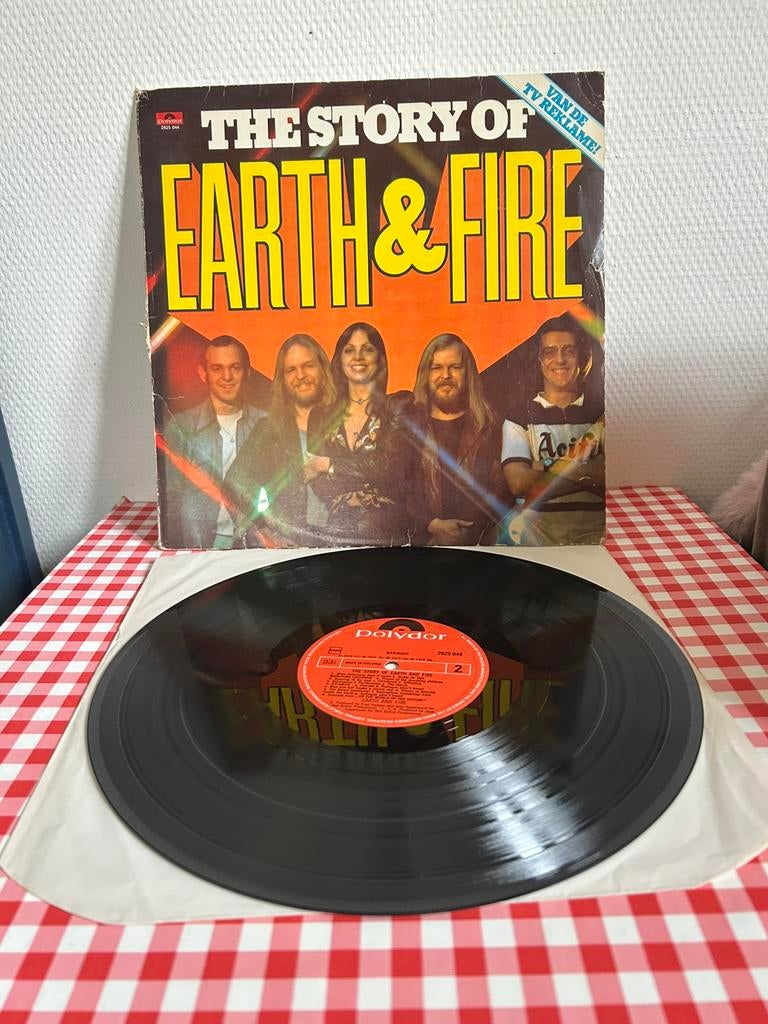 The story op Earth & Fire LP, Ophalen of Verzenden, Zo goed als nieuw, 12 inch, Pop