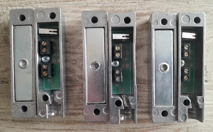 3 X Aluminium Alarm  deur contacten, Doe-het-zelf en Verbouw, Alarmsystemen, Zo goed als nieuw, Detector, Sensor of Melder, Raam of Deur