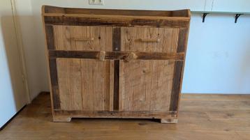Commode, hout, met lades en planken.  beschikbaar voor biedingen
