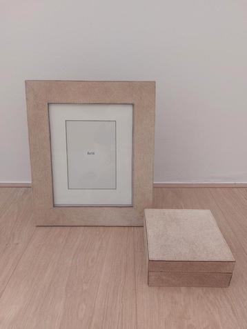 Harige fotolijst en bijpassend doosje in beige  beschikbaar voor biedingen