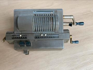 Antieke Original Odhner mechanische rekenmachine beschikbaar voor biedingen
