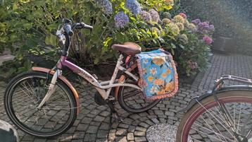 Meisjesfiets 24 inch met fietstas  beschikbaar voor biedingen