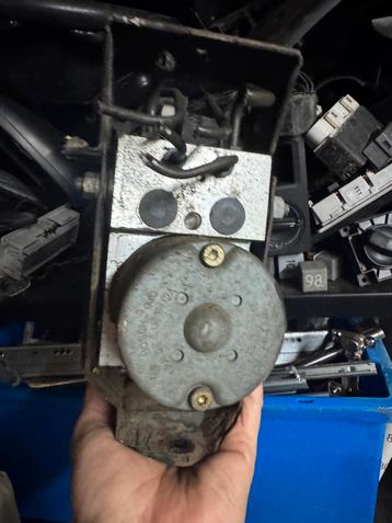 VW T4 ABS Pomp - Bosch 0 273 004 211 beschikbaar voor biedingen