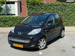 Peugeot 107 1.0 12V / AIRCO / 5-DEURS / CARKIT / USB / ZWART, Auto's, Voorwielaandrijving, Stof, Zwart, 4 stoelen