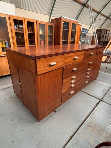 Vintage ladekast / kookeiland beschikbaar voor biedingen