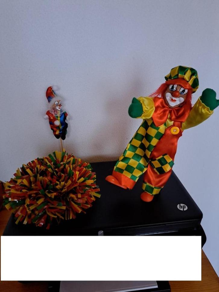 Carnavals-set: kleine clown, kransje en clowntje op stokje., Huis en Inrichting, Woonaccessoires | Overige, Zo goed als nieuw