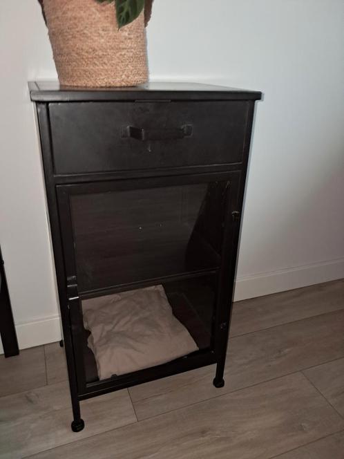 stoer stalen kastje, Huis en Inrichting, Slaapkamer | Nachtkastjes, 70 cm of meer, 45 tot 65 cm, Metaal of Aluminium, Ophalen