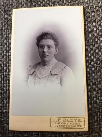CDV, Vrouw met bril, J.F. Blöte, Groningen, Carte de Visite beschikbaar voor biedingen