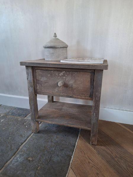 Landelijk houten nachtje kastje verweerd, Huis en Inrichting, Slaapkamer | Nachtkastjes, Nieuw, Minder dan 45 cm, Ophalen of Verzenden
