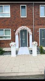 Bloemenboog en 2 pilaren met bloemstuk te koop, Hobby en Vrije tijd, Ophalen of Verzenden, Carnaval