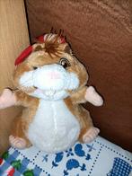 AH hamster hamster jongen met pet 17 cm groot, Ophalen of Verzenden