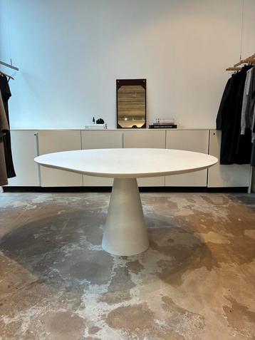Ovale Eettafel - 140cm Breed beschikbaar voor biedingen