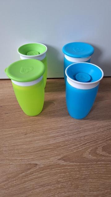 4 munchkin Miracle 360 graden drinkbekers met 2 deksels beschikbaar voor biedingen