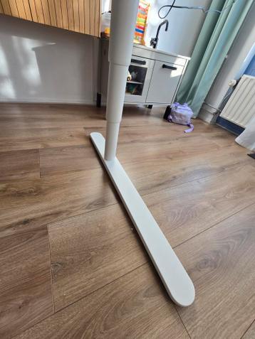 IKEA Bekant Elektrisch Zit-Sta Bureau 160x110 grijseiken - afbeelding 4