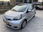 Toyota Aygo 1.0-12V Dynamic Blue | Airco | 5 deurs | Central, Auto's, Voorwielaandrijving, Gebruikt, 4 stoelen, 68 pk