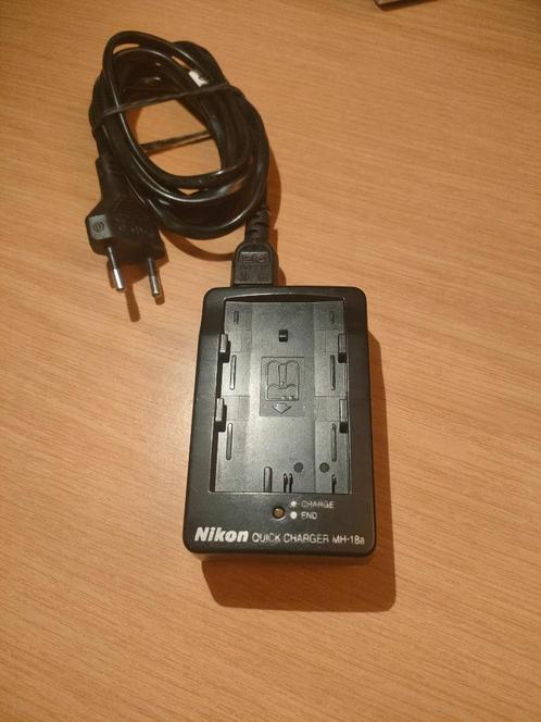Nikon MH-18A accu-snellader voor de EN-EL3e + EN-EL3a, Audio, Tv en Foto, Opladers, Zo goed als nieuw, Ophalen of Verzenden
