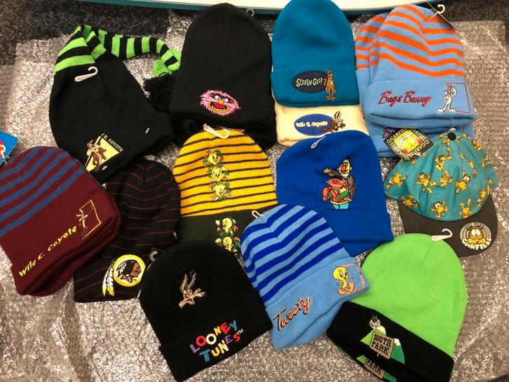 LoonyTunes,Simpsons etc. muts/kleding etc., Verzamelen, Complete verzamelingen en Collecties, Ophalen of Verzenden