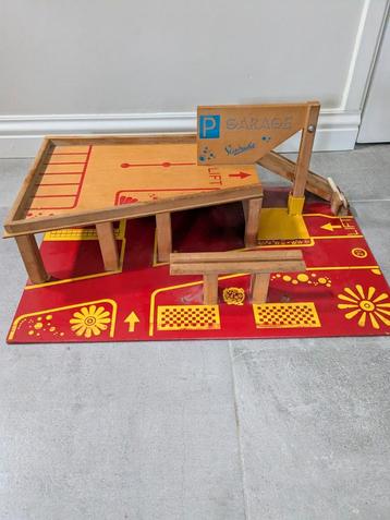 Vintage houten garage 60x40cm  beschikbaar voor biedingen