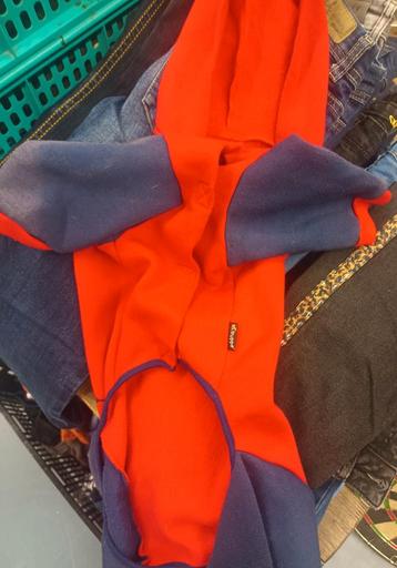 Spiderman honden jasje beschikbaar voor biedingen
