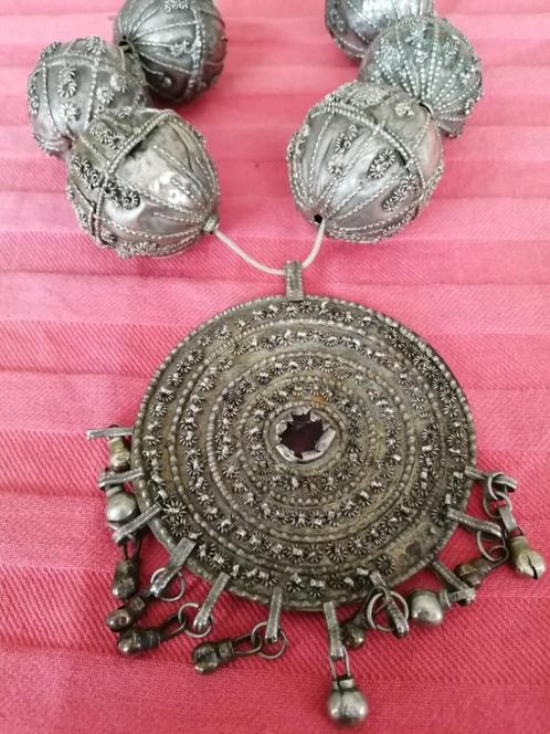 Prachtige antieke ketting Bedoeïenen zilver Yemen, Sieraden, Tassen en Uiterlijk, Antieke sieraden, Ketting, Zilver, Met edelsteen