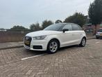 Audi A1 1.0 Tfsi 70KW Sportback 2016 Wit, Auto's, Voorwielaandrijving, Stof, Zwart, 95 pk