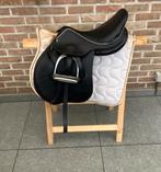 Springzadel LJ 16 inch + toebehoren, Dieren en Toebehoren, Paarden en Pony's | Zadels, Ophalen of Verzenden, Gebruikt, Springen