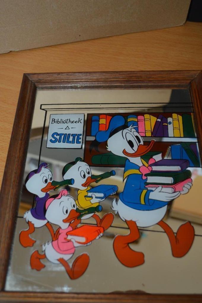 vintage wandspiegeltje met  Donald Duck + 3 neefjes, Verzamelen, Disney, Zo goed als nieuw, Overige typen, Donald Duck, Ophalen of Verzenden