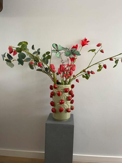 Aardbeien  Vaas, Huis en Inrichting, Woonaccessoires | Vazen, Nieuw, Groen, Minder dan 50 cm, Aardewerk of Porselein, Ophalen of Verzenden