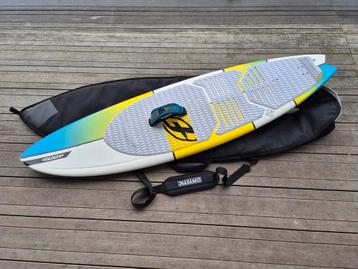 F-one waveboard Mitu 5'10 nog zeer goede staat beschikbaar voor biedingen