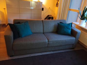Nette taupe kleurige bank 3 zits  beschikbaar voor biedingen