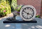 Prachtige brocante (elektrische) tafelklok met hond., Huis en Inrichting, Ophalen of Verzenden, Gebruikt, Analoog, Wekker of Tafelklok