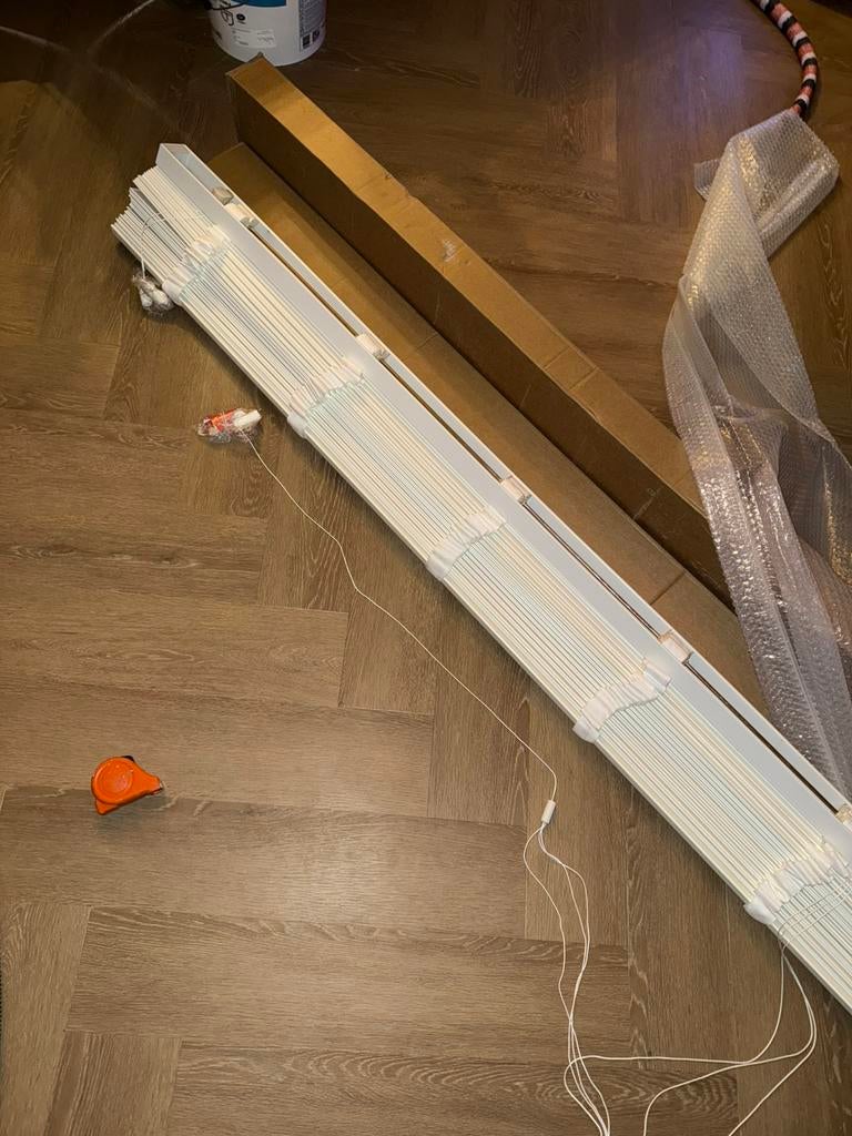 Nieuwe witte jaloezieen, Huis en Inrichting, Ophalen, 100 tot 150 cm, Wit, Nieuw