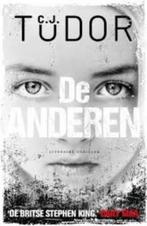 Huissen ++ De anderen van C.J. Tudor, Boeken, Ophalen of Verzenden, Zo goed als nieuw, Nederland