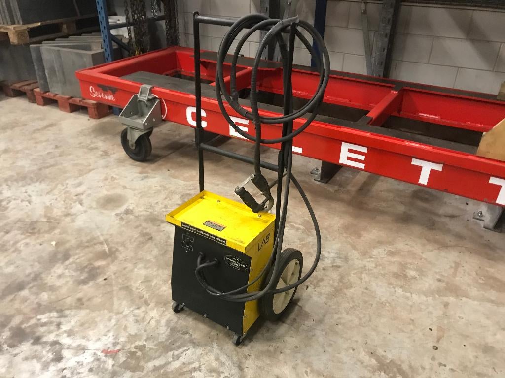 Spotter op een 12v auto accu!, Auto diversen, Autogereedschap, Gebruikt, Ophalen