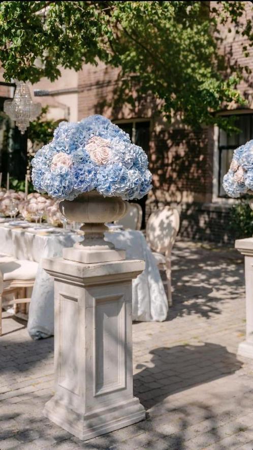 Unieke & sierlijke italiaanse betonnen bloempotten & zuilen, Huis en Inrichting, Woonaccessoires | Zuilen en Pilaren, Nieuw, Ophalen