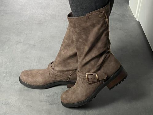 NIEUW Bruine Steve Madden laarzen met gouden gesp maat 39, Kleding | Dames, Schoenen, Nieuw, Lage of Enkellaarzen, Bruin, Ophalen of Verzenden