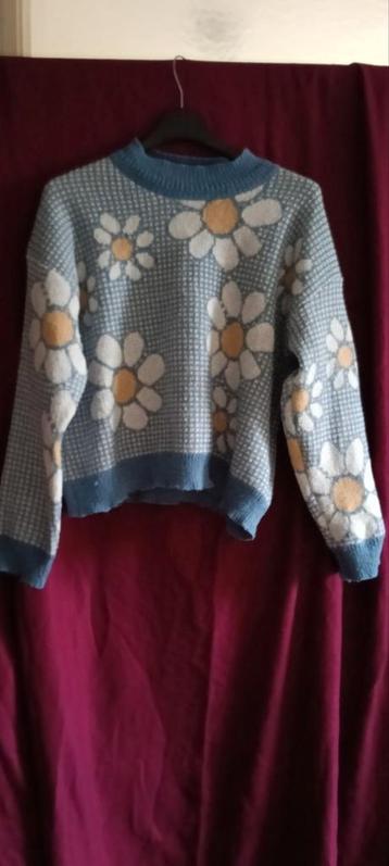 Mooie vintage trui maat L met bloemen beschikbaar voor biedingen