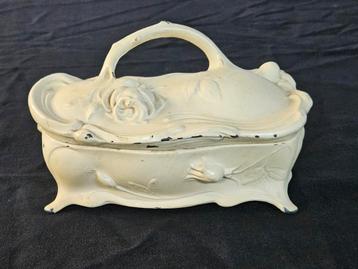 Fraai Jugendstil tinnen doosje beschikbaar voor biedingen