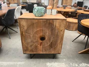 Magazijn leegverkoop dressoir carved mangohout metaal zwart beschikbaar voor biedingen