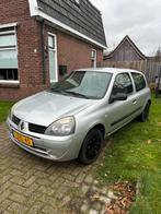 Renault Clio 1.2 Autbas E4 2006 Grijs, Auto's, Renault, Voorwielaandrijving, 4 cilinders, Handgeschakeld, Particulier