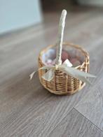 Mandje strooimandje riet zijde rozenblaadjes bruidsmeisje, Ophalen of Verzenden, Zo goed als nieuw, Geboorte of Huwelijk