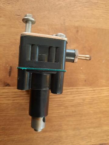 Benzinepomp Johnson/Evinrude 9.9pk en 15pk 4takt tot 2001 beschikbaar voor biedingen