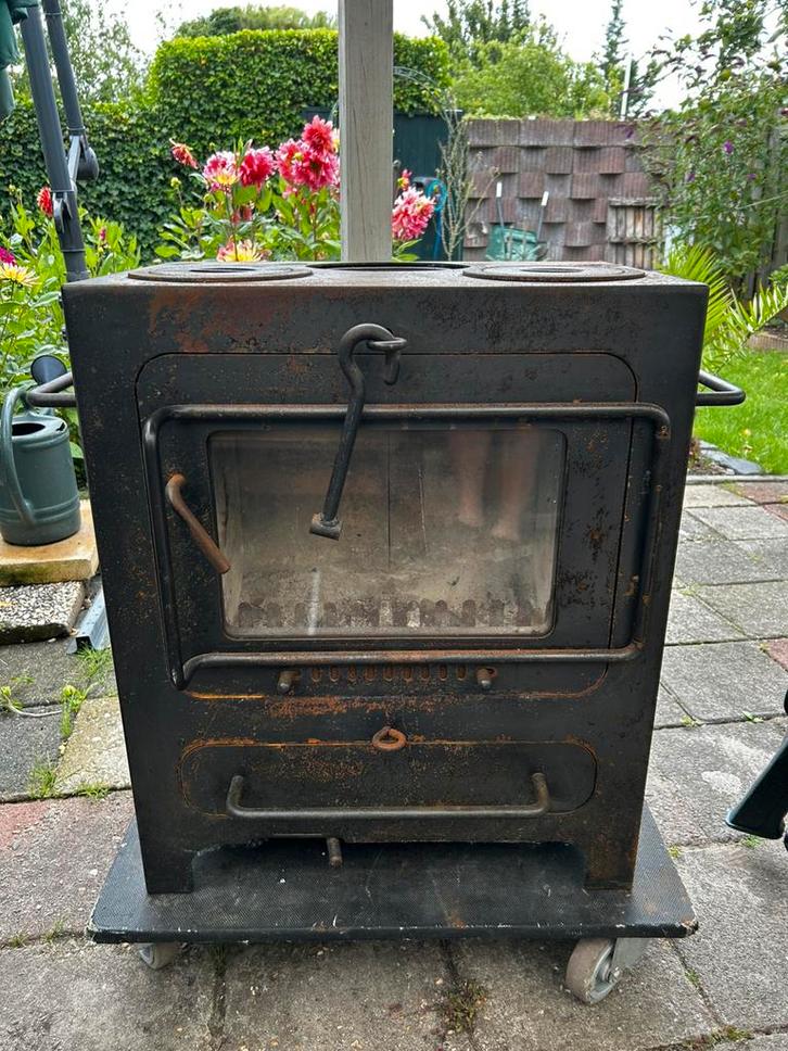 Robuuste gietijzeren houtkachel met glas en kookplaten, Huis en Inrichting, Kachels, Gebruikt, Houtkachel, Hout, Ophalen