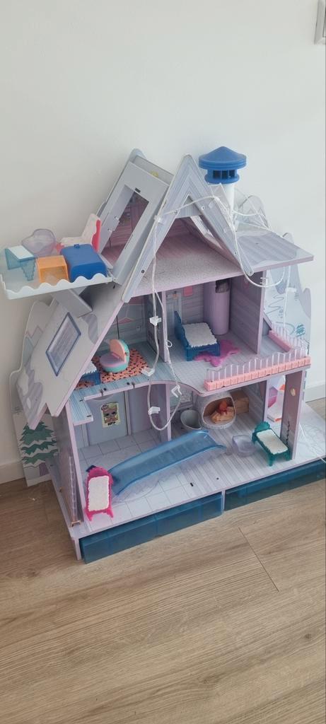 LoL poppenhuis met toebehoren, Kinderen en Baby's, Speelgoed | Poppenhuizen, Gebruikt, Ophalen
