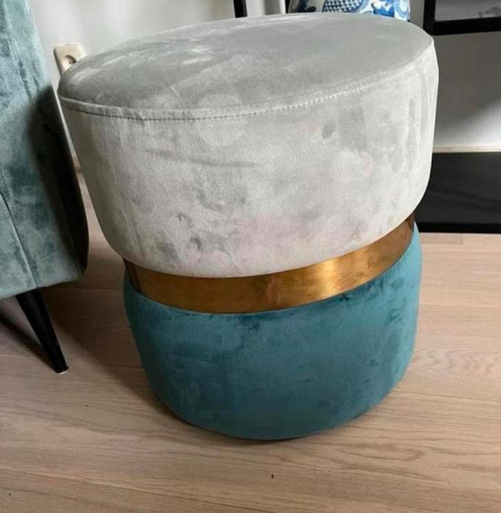 Poef Grijs teal fluweel ronde poef bankje hocker, Huis en Inrichting, Banken | Voetenbanken en Poefen, Zo goed als nieuw, Minder dan 50 cm