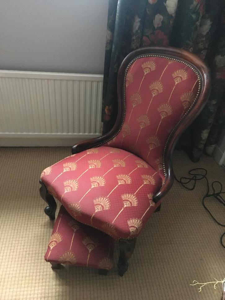 antieke damesstoel met voetenbankje, Antiek en Kunst, Antiek | Meubels | Stoelen en Banken, Ophalen