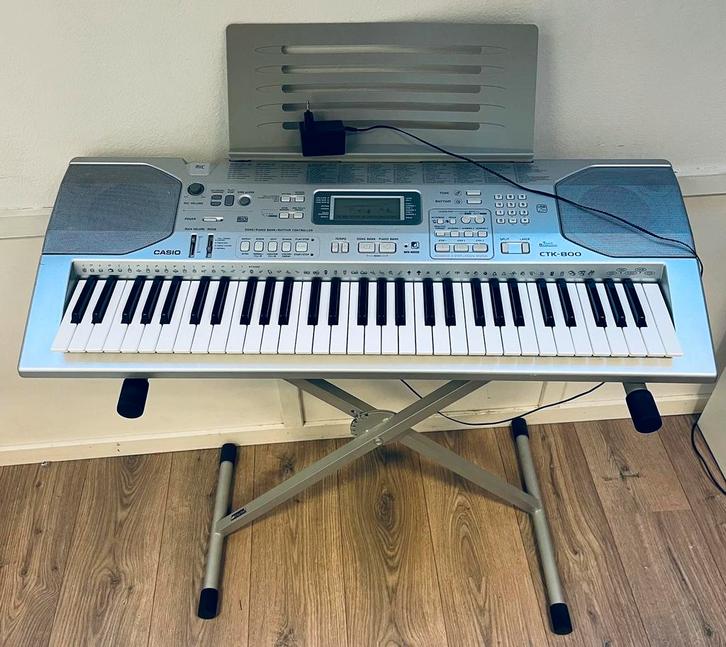 Keyboard inclusief standaard en adapter, Muziek en Instrumenten, Keyboards, Zo goed als nieuw, Overige aantallen, Casio, Met standaard