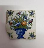 Vintage kleurrijk antiek tegeltje 13x13 cm ‘bloemen op vaas’, Ophalen of Verzenden