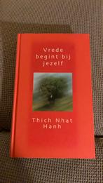 Thich Nath Hanh - Vrede begint bij jezelf, Boeken, Ophalen of Verzenden, Gelezen, Thich Nath Hanh