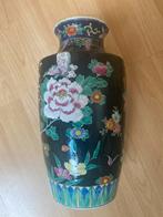 Antieke Chinese Vaas met Bloemmotief, Huis en Inrichting, Woonaccessoires | Vazen, Gebruikt, 50 tot 75 cm, Zwart, Aardewerk of Porselein